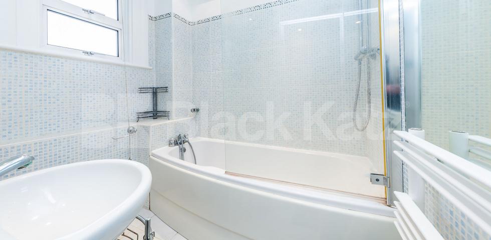 			PORTERED MANSION BLOCK!, 1 Bedroom, 1 bath, 1 reception Flat			 Grove End Road, ST JOHNS WOOD